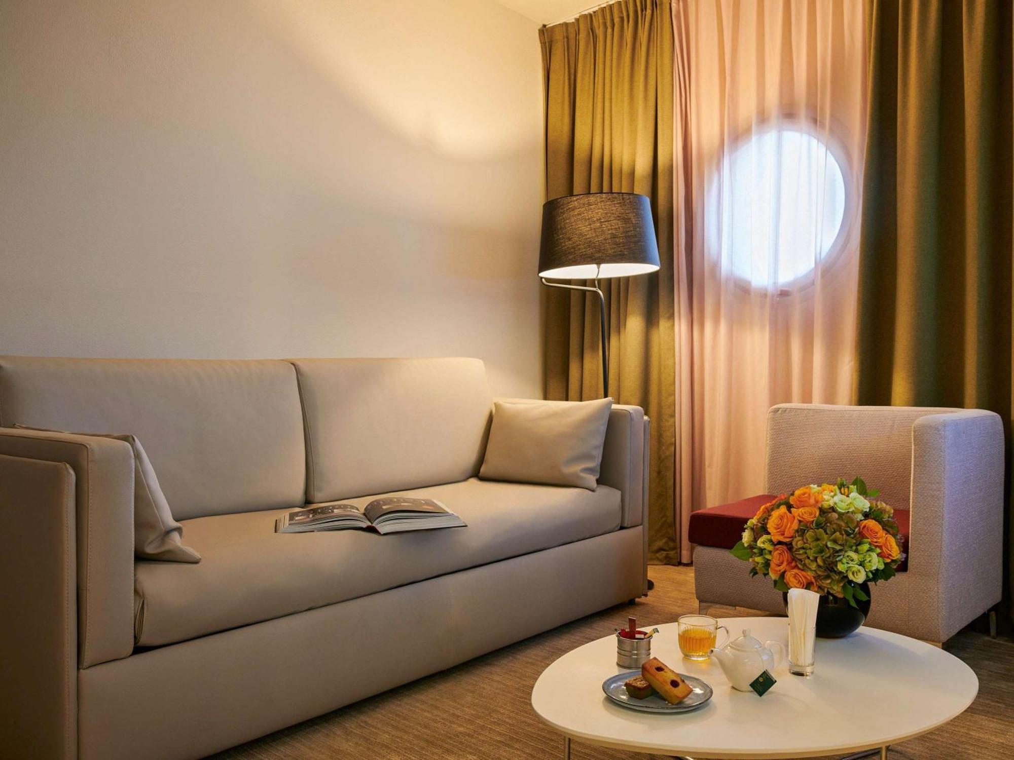 Mercure Paris La Defense Courbevoie Exterior photo
